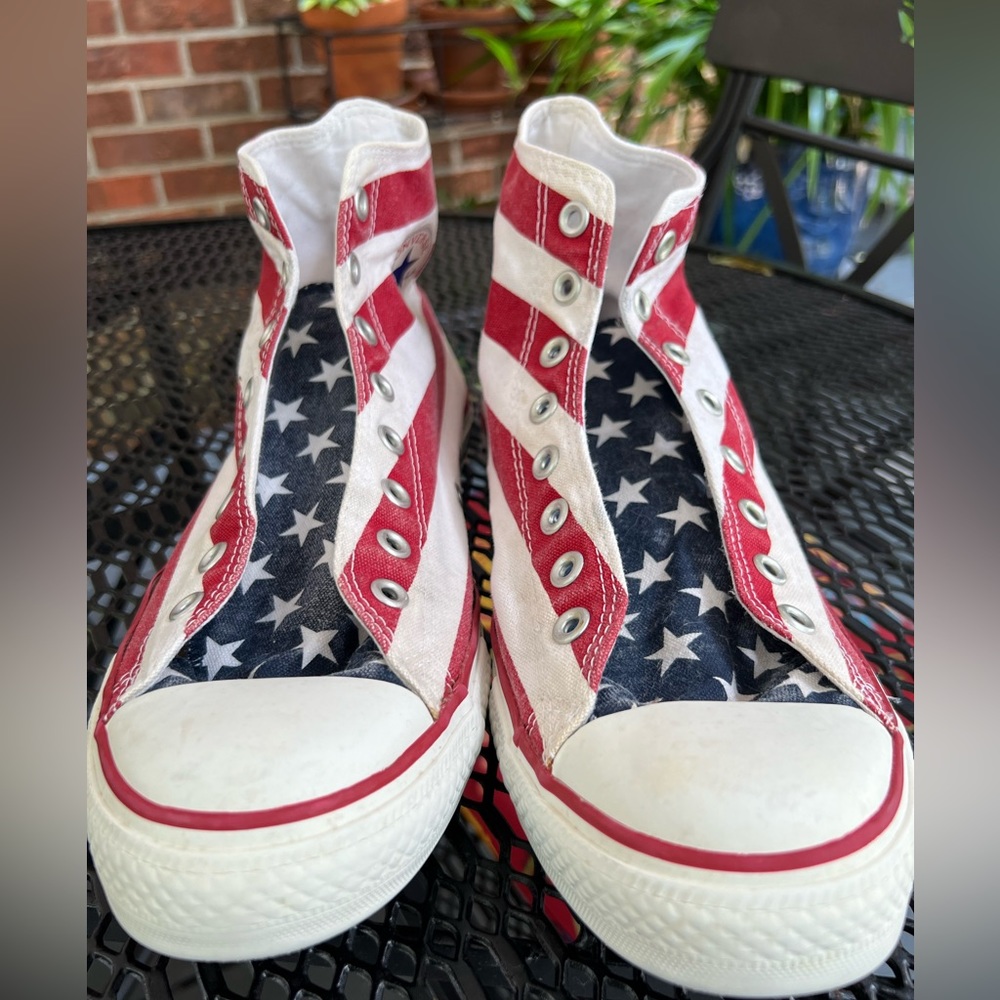 Gently used Converse Chuck Taylor RARE USA Flag Americana M 10 1/2 - W 12 1/2